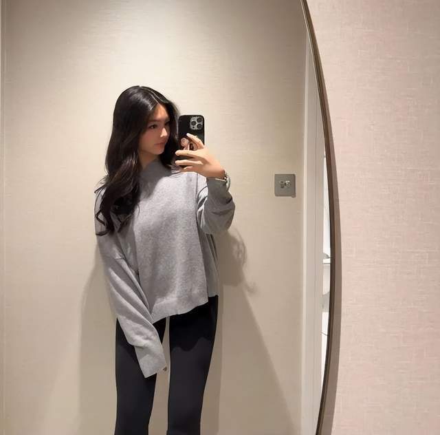王诗龄瘦20斤似换个人穿瑜伽裤身材不输超模小V脸美到认不出(图4)