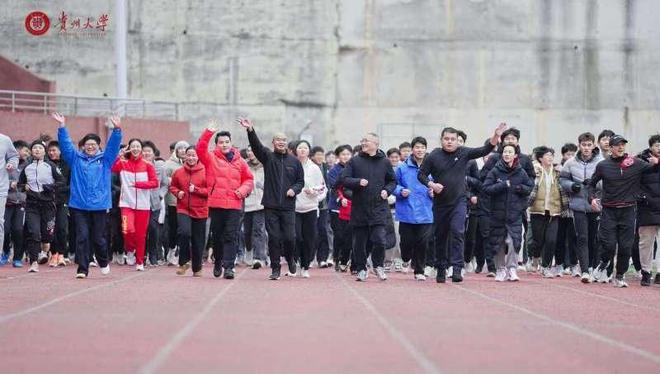 贵州大学启动“长征杯”校园跑暨“阳光体育1小时”课外锻炼活动(图1)
