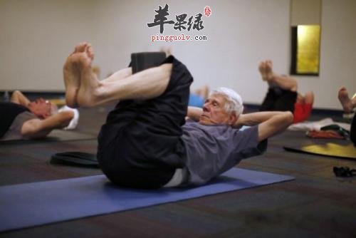 老年人练习瑜伽的注意事项(图3)