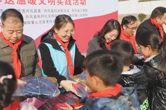 寒冬送温暖：迎新年“西古光通·与爱同行”茶房小学冬季送温暖活动(图2)
