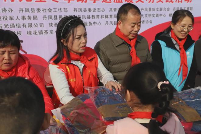 寒冬送温暖：迎新年“西古光通·与爱同行”茶房小学冬季送温暖活动(图3)