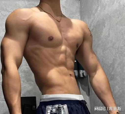 健身是一项可以带来身体变化和心理平衡的好习惯。(图1)