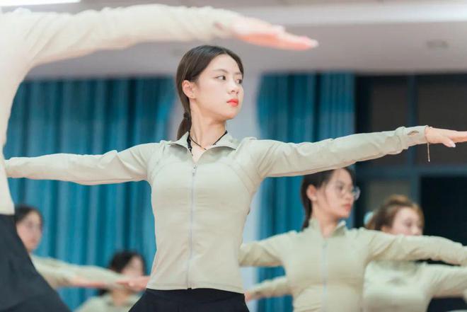 制作掐丝珐琅、练瑜伽、拍摄微电影……这样硬核又有趣的选修课到底谁在上啊！！！(图7)