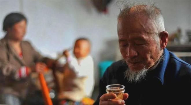 能活到90岁的老人大部分都是在60岁时戒掉了这5件事！(图2)