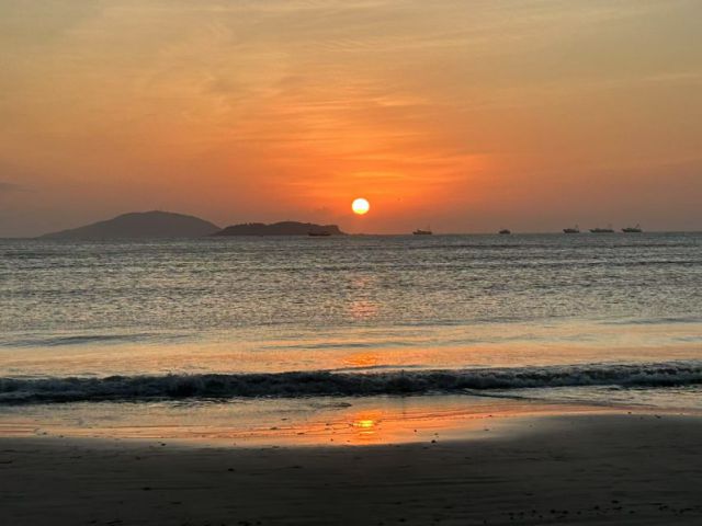 越山向海：登最高的山赶最浪的海(图1)