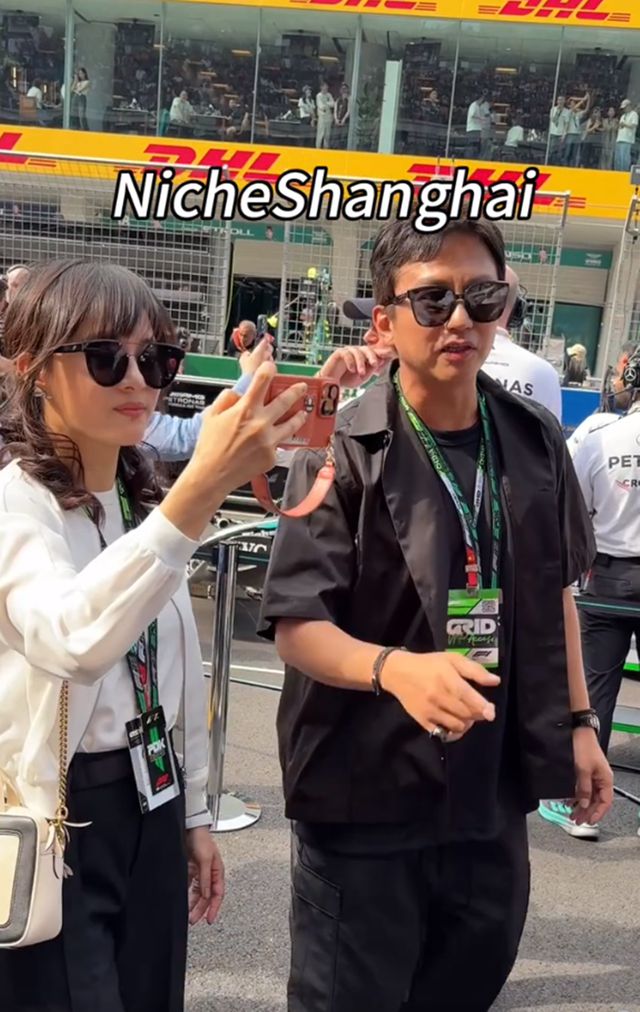 邓超孙俪一家F1观赛10岁小花戴耳钉墨镜超会打扮兄妹都好惹眼(图1)