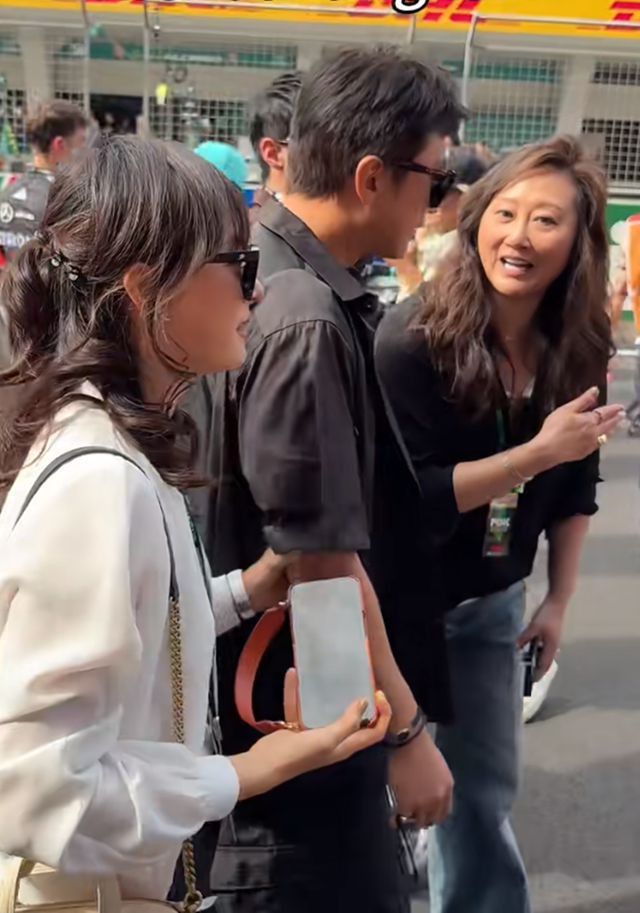 邓超孙俪一家F1观赛10岁小花戴耳钉墨镜超会打扮兄妹都好惹眼(图3)
