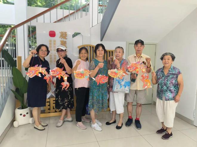 手工灯笼、艾灸体验、瑜伽健身……一拨迎新春活动来啦！(图1)