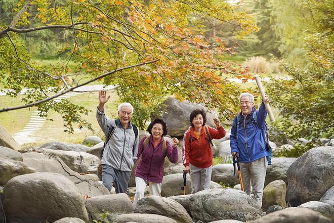 最新研究发现：中老年人不适合天天散步？这么做会让自己更累？(图5)