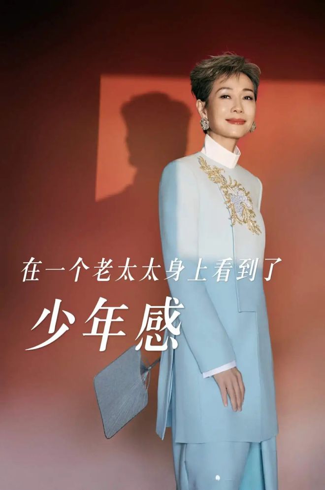 春晚的叶童才是时尚界的白月光寸头、国风装气质独一份儿(图6)