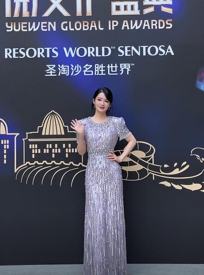 新加坡这晚被“发胖”的李沁惊艳整个人面相变了美而不自知(图15)
