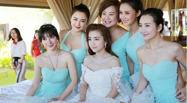 柳岩黑色瑜伽服优雅现身40+岁身材惹眼依旧(图14)