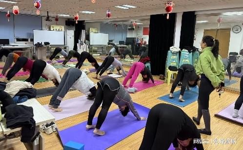 公益瑜伽进社区畅享春日健康时光(图1)