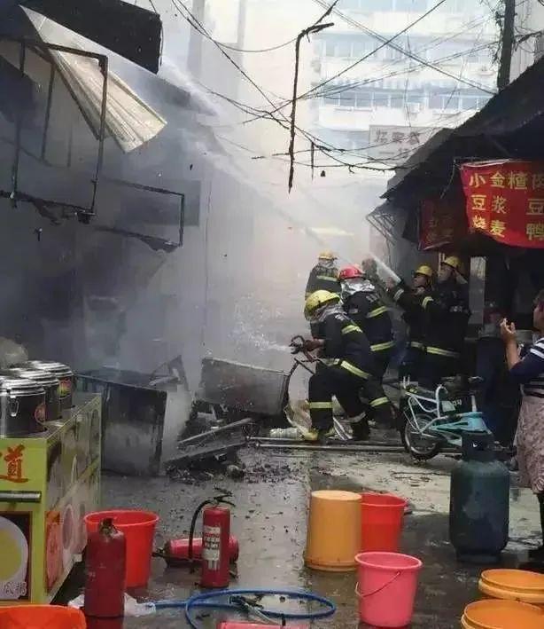 关于小餐馆大的亡人火灾（爆炸）事故如何避免？我们来看些例子(图1)