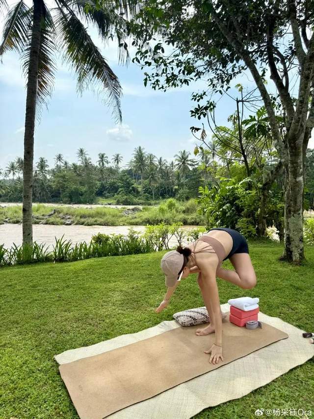 杨采钰晒孕期美照！素颜韵味十足坚持瑜伽锻炼纤细得让人羡慕(图6)