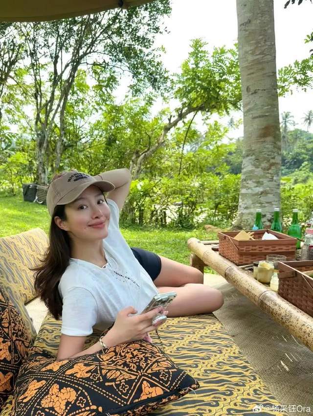 杨采钰晒孕期美照！素颜韵味十足坚持瑜伽锻炼纤细得让人羡慕(图3)