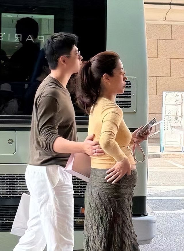杨采钰晒孕期美照！素颜韵味十足坚持瑜伽锻炼纤细得让人羡慕(图15)