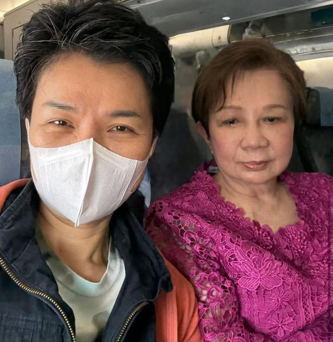 小S婆婆澳门旅游眼含泪光心情悲痛眼角淤青疑似受伤！(图4)