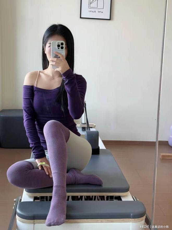 33岁普拉提老师也要少女心呀解锁瑜伽新动作网友：爱了爱了(图4)