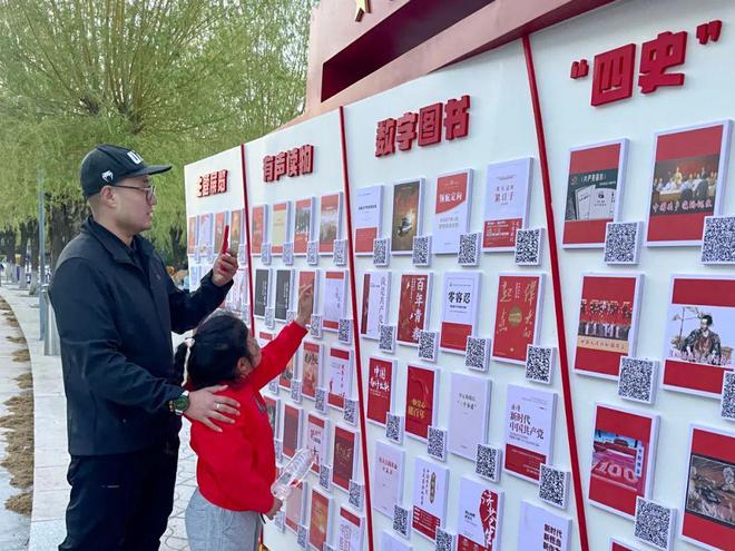 扫码看展览听故事欢迎来盘锦市体育场“红色能量站”充电→(图1)