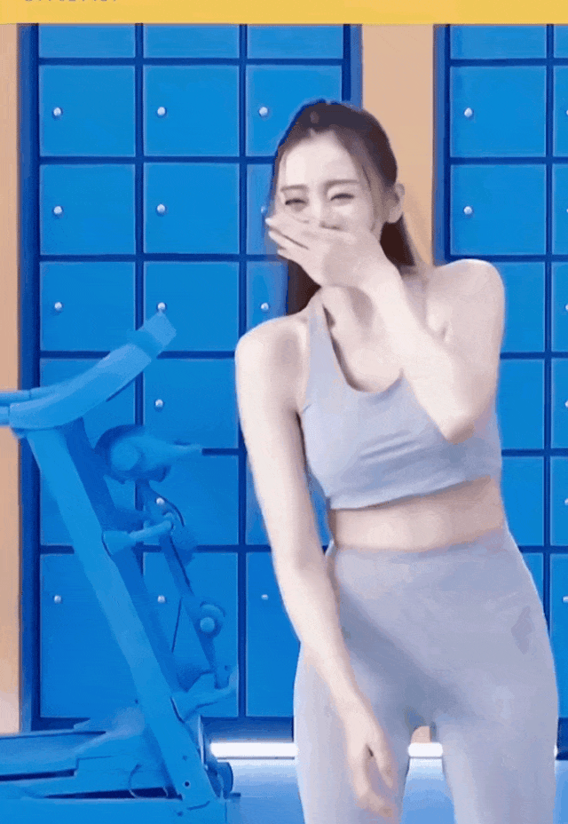 张天爱瑜伽裤名场面：只要她自己不尴尬尴尬的就是别人！(图2)