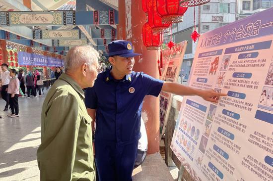 百色消防开展“防灾减灾日”宣传活动(图3)