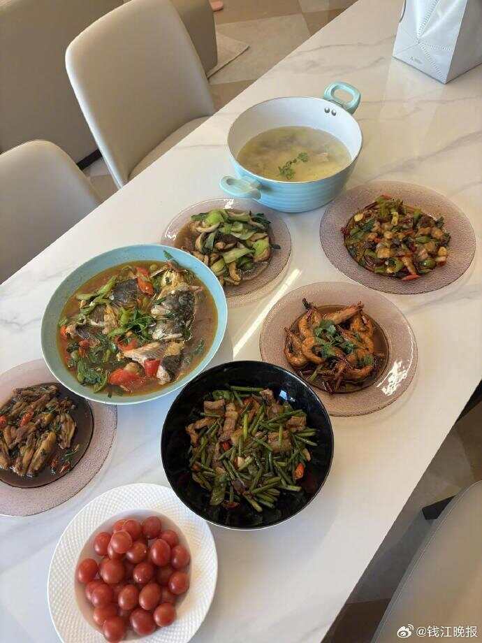 女子称穿瑜伽服上门做饭不是为流量一天要跑六到七家人家(图2)