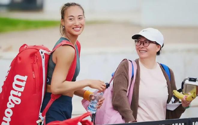 2-0！郑钦文争冠反转决战萨巴伦卡将冲击4大纪录(图1)