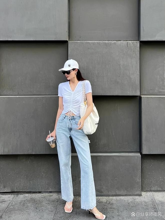 白T恤和牛仔裤是最经典的搭配吗(图2)