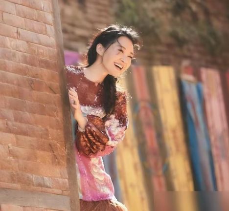 54岁许晴夜跑被偶遇身穿瑜伽服尽显傲人曲线！(图4)