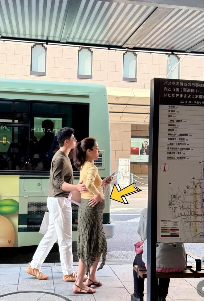 杨采钰晒产后照片她住香港K11楼上的月子会所她身材已经恢复(图4)