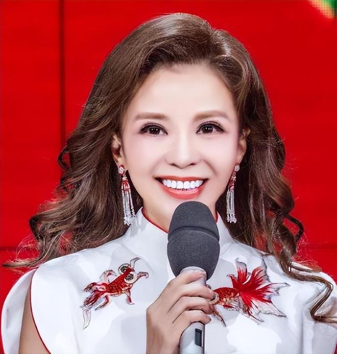 央视主持人朱迅火了参加马拉松赛引发人们的关注和思考(图2)