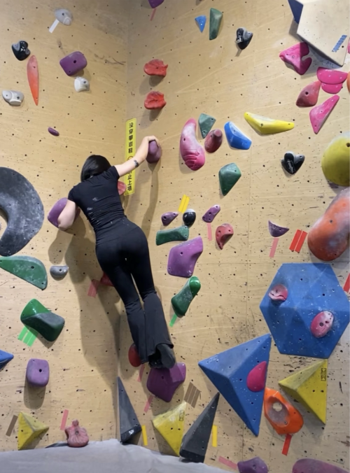 厌倦骑行的中产开始跑到商场“爬墙”(图9)