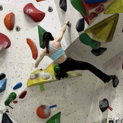 厌倦骑行的中产开始跑到商场“爬墙”(图12)