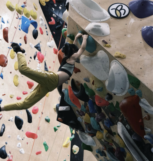 厌倦骑行的中产开始跑到商场“爬墙”(图19)