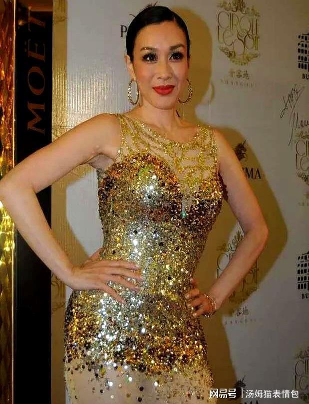 54岁钟丽缇瑜伽裤杀疯。丰腴体态撕碎“中年魔咒”是健身天花板(图1)