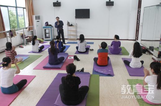 五个简单易做提升气质的瑜伽动作(图1)