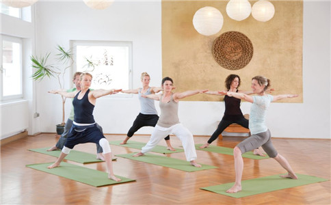 如何进行瑜伽锻炼这些常用体式不能少(图3)