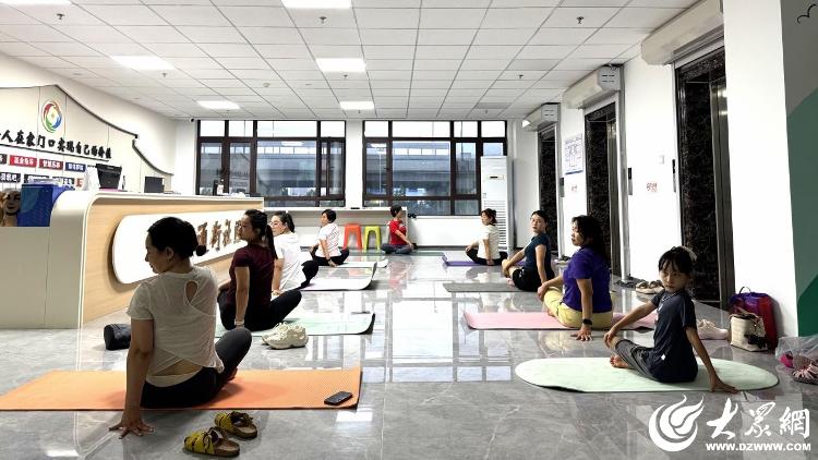 潍坊宝润文化书院：创新“夜间瑜伽课堂+儿童观影托管”服务模式(图1)