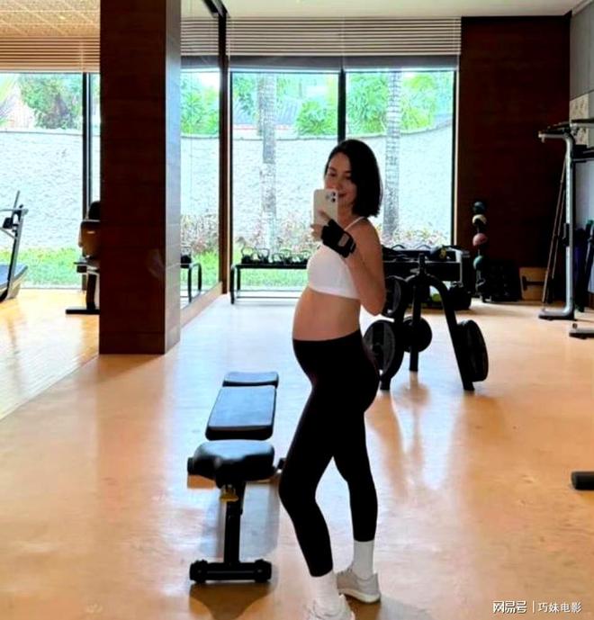 卢靖姗又火啦！竟然挺着孕肚健身这状态太绝了吧？(图3)