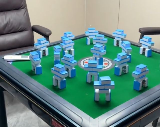 打牌人的最高致敬！土豪用50000张麻将砌成一扇“国粹艺术门”(图1)