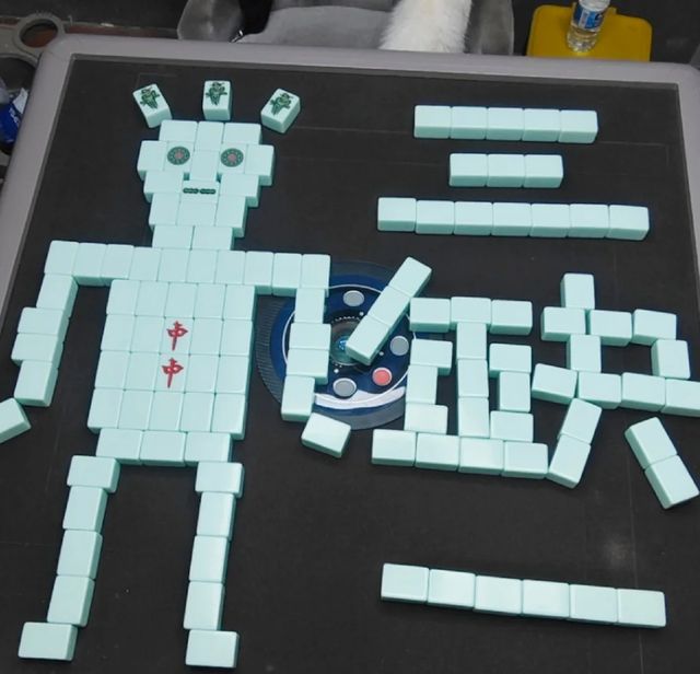 打牌人的最高致敬！土豪用50000张麻将砌成一扇“国粹艺术门”(图2)