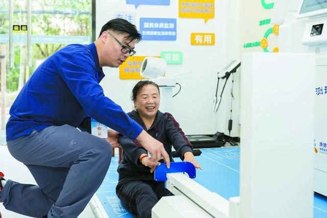 上海首创！当老年人涌入长者健身房如何做好“服务经”(图3)