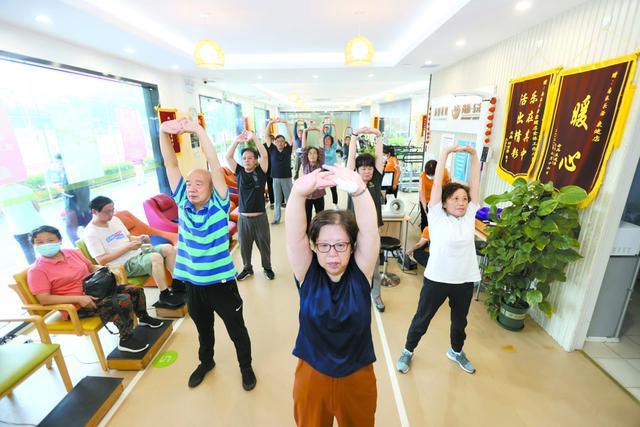 上海首创！当老年人涌入长者健身房如何做好“服务经”(图2)