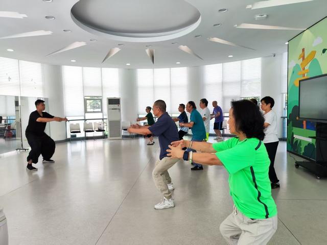 上海首创！当老年人涌入长者健身房如何做好“服务经”(图5)