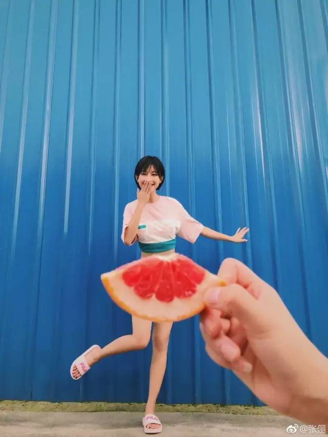 被骂最丑校花撞脸吴佩慈被男友劈腿的她如今变身蔬菜美少女！(图1)