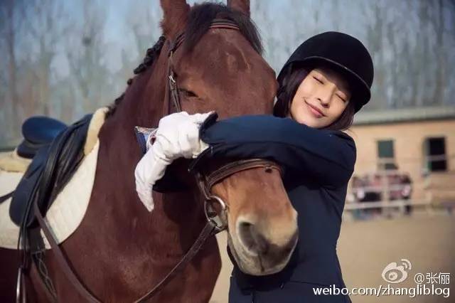 被骂最丑校花撞脸吴佩慈被男友劈腿的她如今变身蔬菜美少女！(图5)