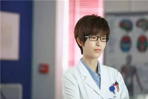 被骂最丑校花撞脸吴佩慈被男友劈腿的她如今变身蔬菜美少女！(图13)