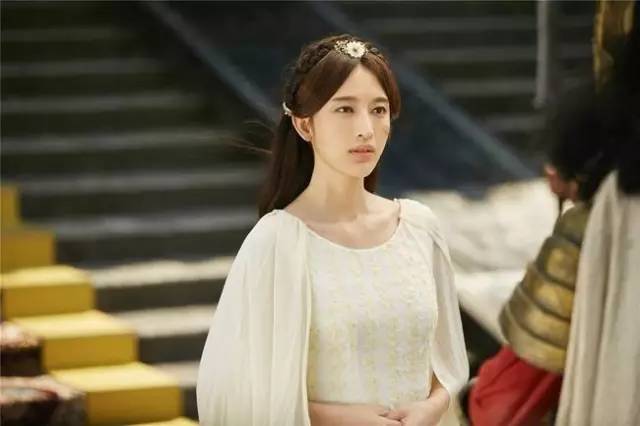 被骂最丑校花撞脸吴佩慈被男友劈腿的她如今变身蔬菜美少女！(图16)