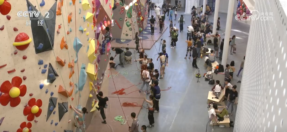 “赛事+”“情绪价值”“品质化”……消费向新而行提质、焕新亮点持续显现(图19)